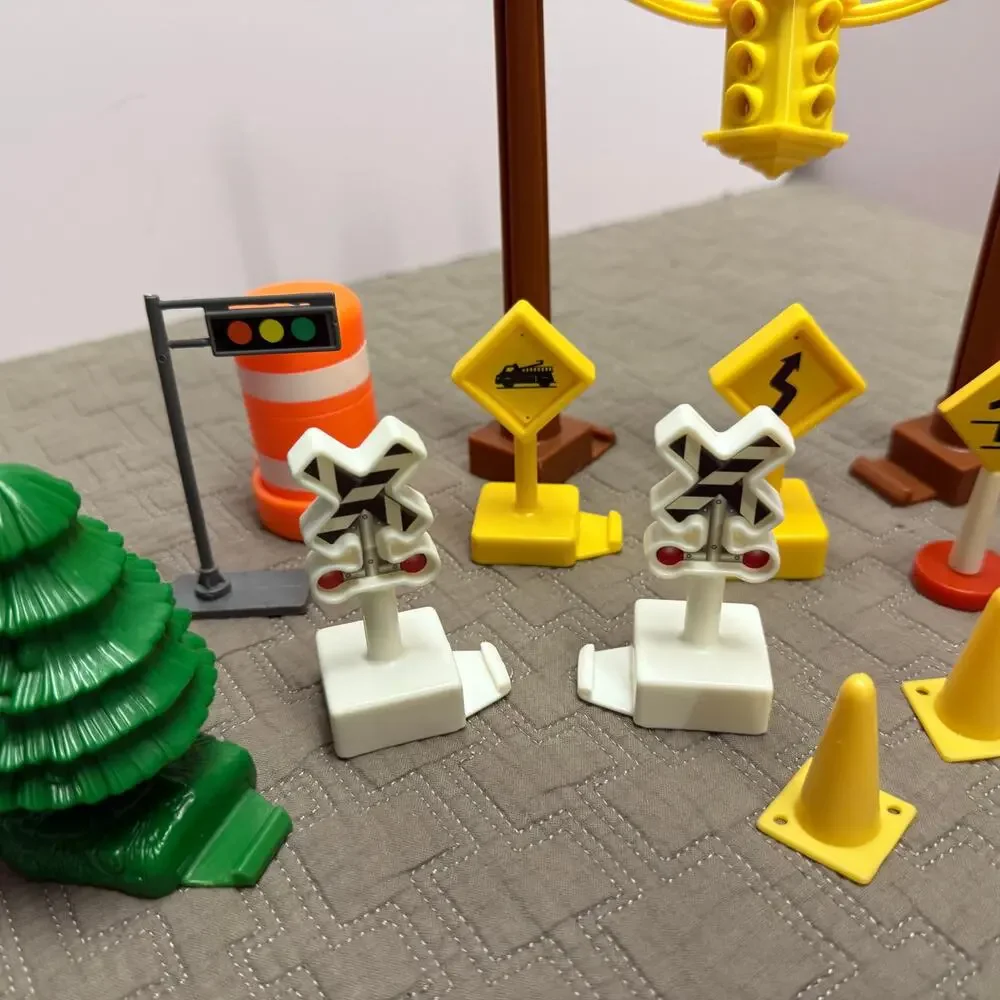 Fisher Price Geotrax Lot Signs Traffic Lights Tree Cones Replacement Pieces